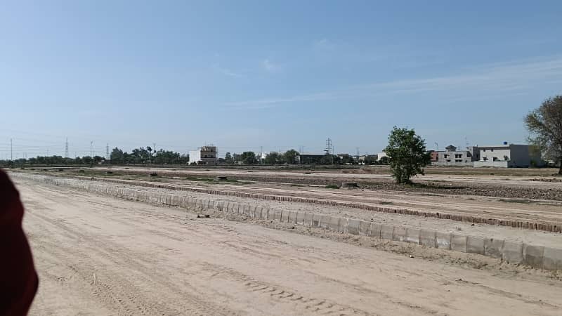 10-Marla Ready-for-Possession Plot in Kamran Block, SA Gardens Phase 2 Prime Location! 10