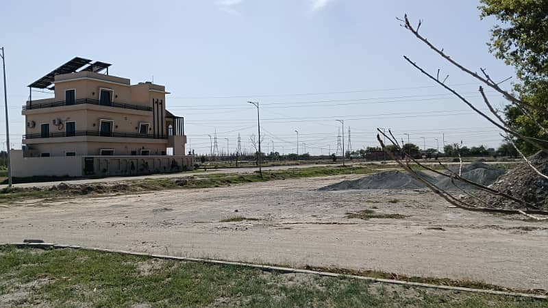 10-Marla Ready-for-Possession Plot in Kamran Block, SA Gardens Phase 2 Prime Location! 14