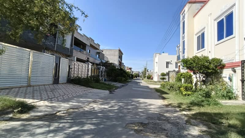 10-Marla Ready-for-Possession Plot in Kamran Block, SA Gardens Phase 2 Prime Location! 42