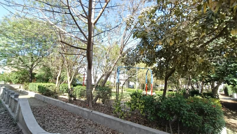 10-Marla Ready-for-Possession Plot in Kamran Block, SA Gardens Phase 2 Prime Location! 47