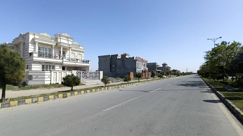 10-Marla Ready-for-Possession Plot in Tahir Block, SA Gardens Phase 2 Affordable & Prime Location 3