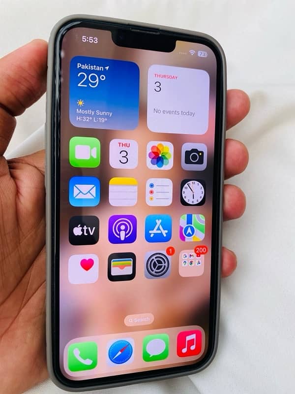 iPhone 13 0
