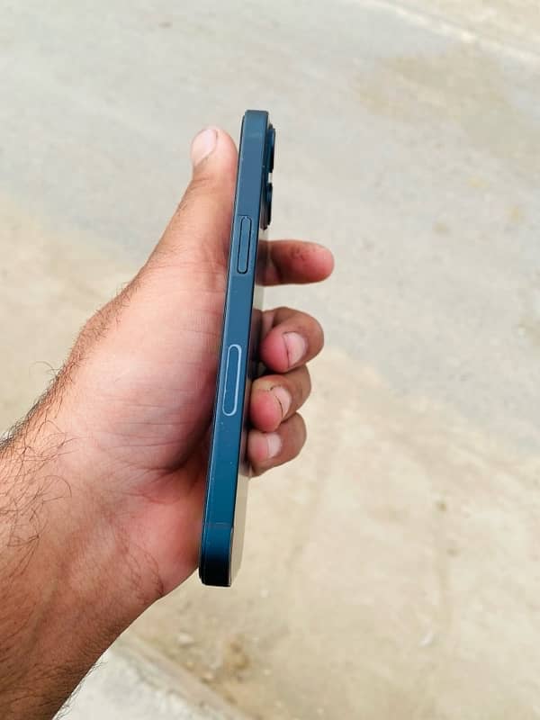 iPhone 13 3