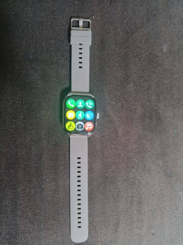 HEATZ HW18 smart watch AMOLED display 6