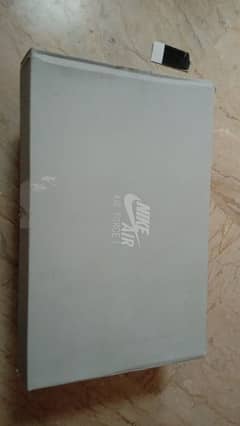 NIKE