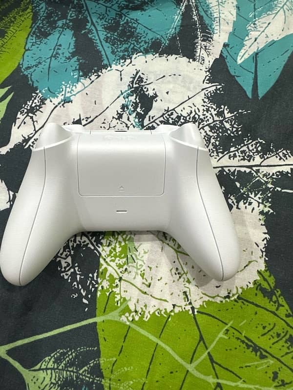 XBOX ROMOT CONTROLLER 3