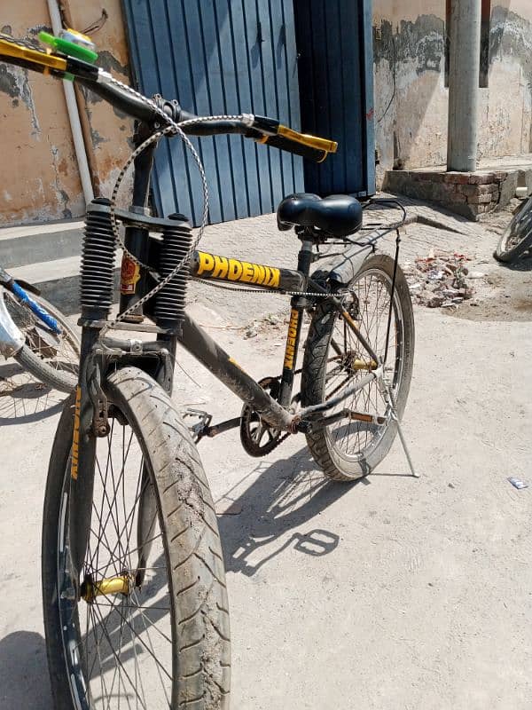 bicycle available ha condition bilkul theek ha Baki chla nay ma tkee h 2
