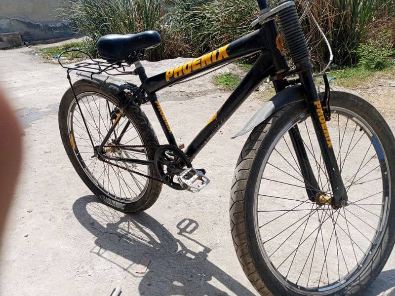 bicycle available ha condition bilkul theek ha Baki chla nay ma tkee h 4