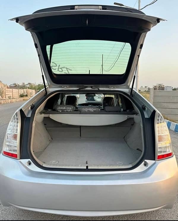 Toyota Prius 1.8 Model 2011/14 6