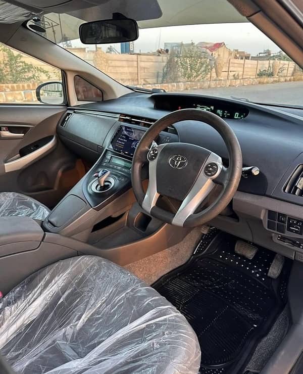 Toyota Prius 1.8 Model 2011/14 2