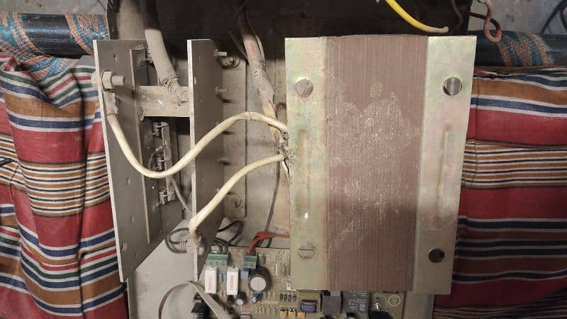 750 Watt UPS 6
