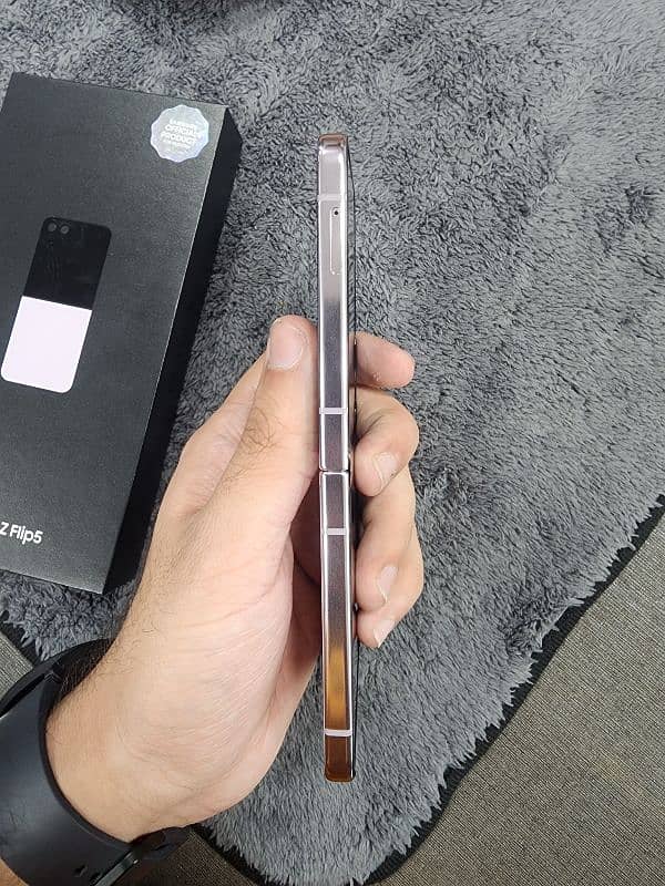 Samsung Z Flip 5 2