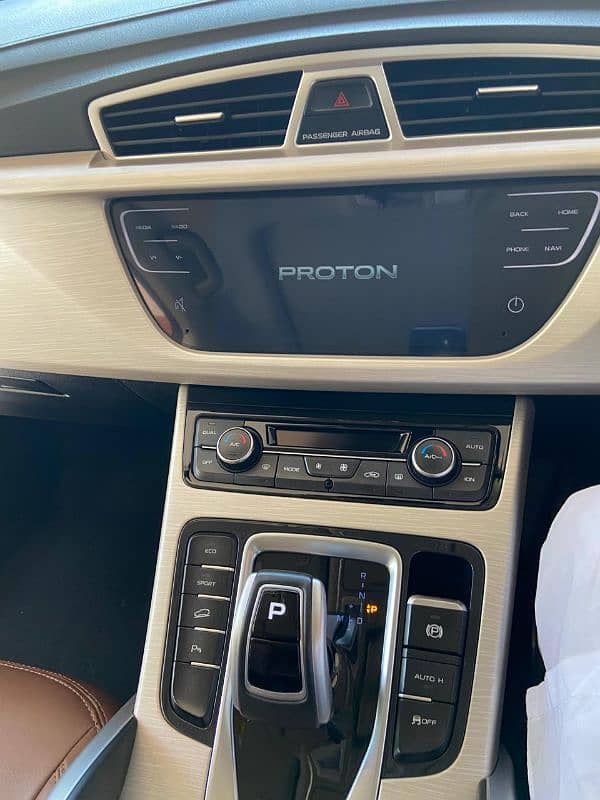 Proton X70 FWD premium 2022 4
