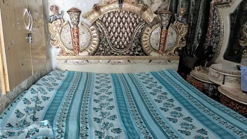 Bed /bed set / mattress/ dressing / side tables / furniture 0