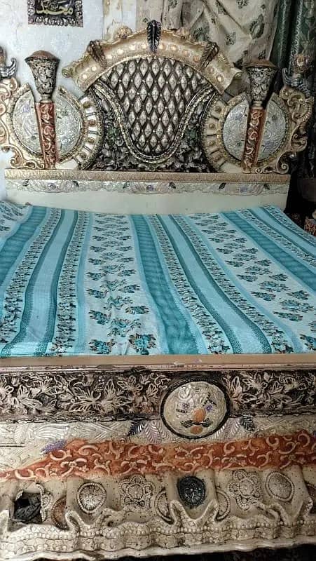 Bed /bed set / mattress/ dressing / side tables / furniture 2