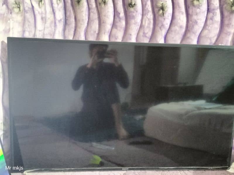 Samsung 49 inches smart led tv 0