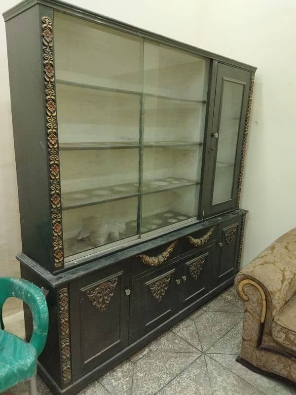 showcase / wooden showcase 0