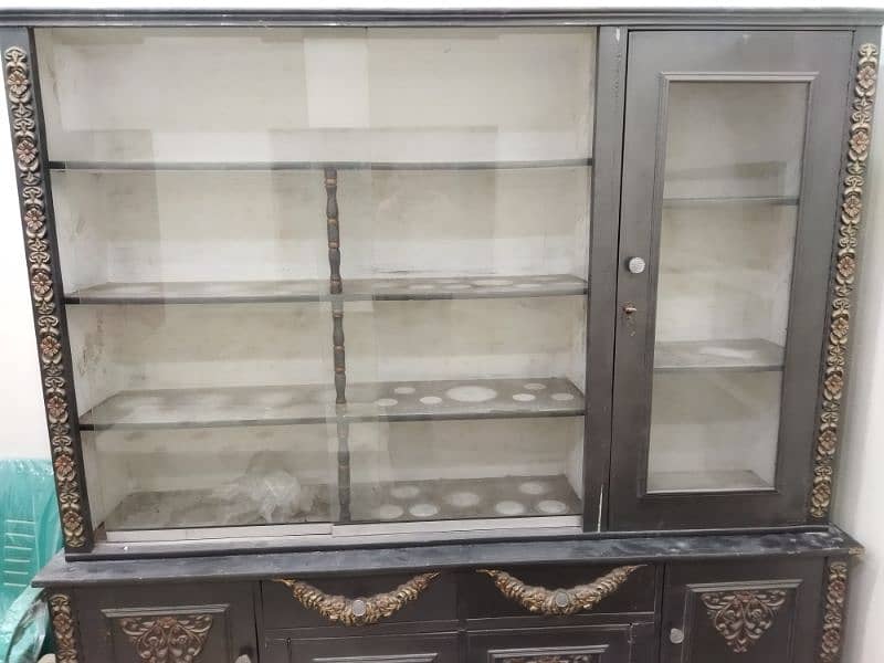 showcase / wooden showcase 1