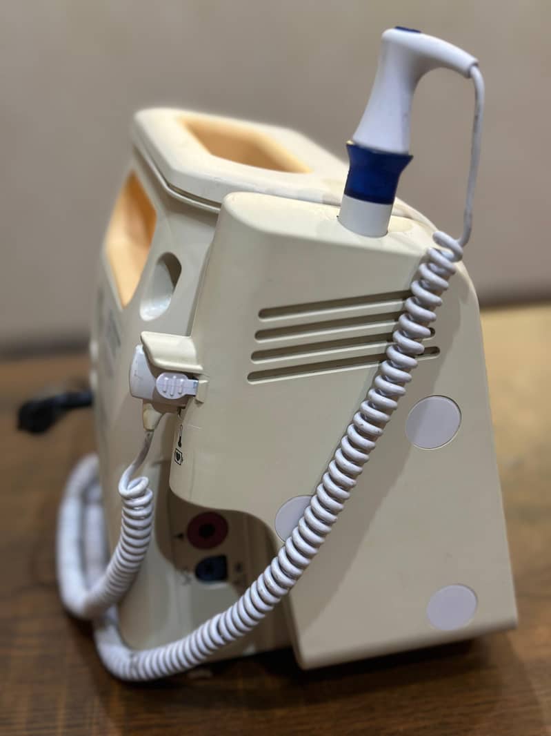 Patient Monitor/ Monitors / Vital signs monitor /Cardiac Monitor 1