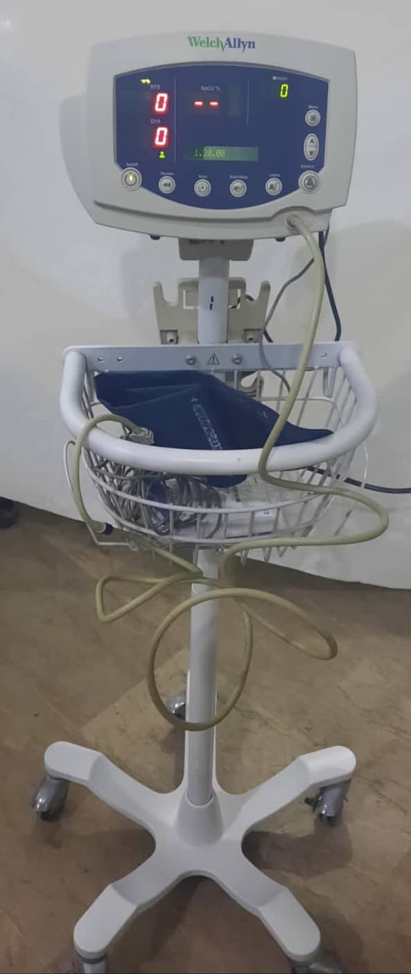 Patient Monitor/ Monitors / Vital signs monitor /Cardiac Monitor 7