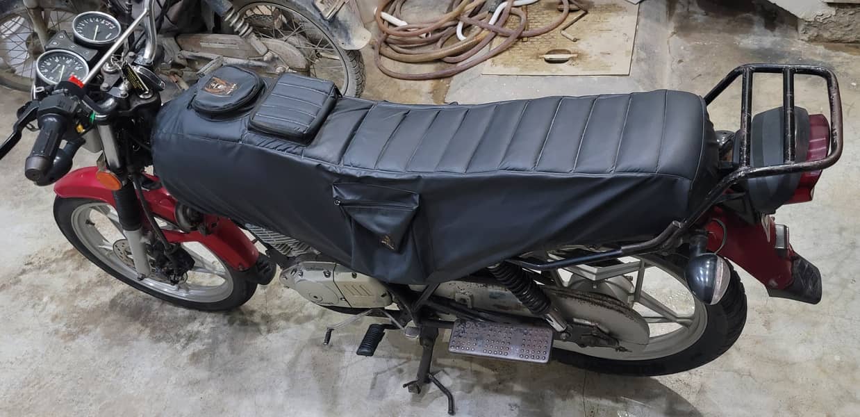 Suzuki GS 150 2017 3