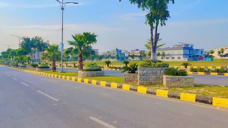 F. 17 T&T 7 MARLA PLOT FOR SALE ON GOOD LOCATION FIRST COME FIRST AVAIL THIS BIG OPERTUINTY 24