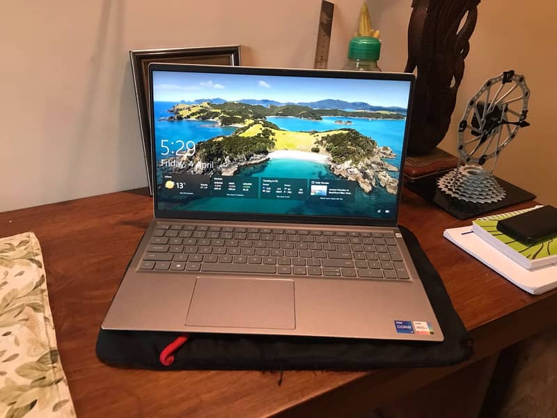 Dell Inspiron 15 5510 Processor 11th Gen Intel(R) Core(TM) i7-11390H 0