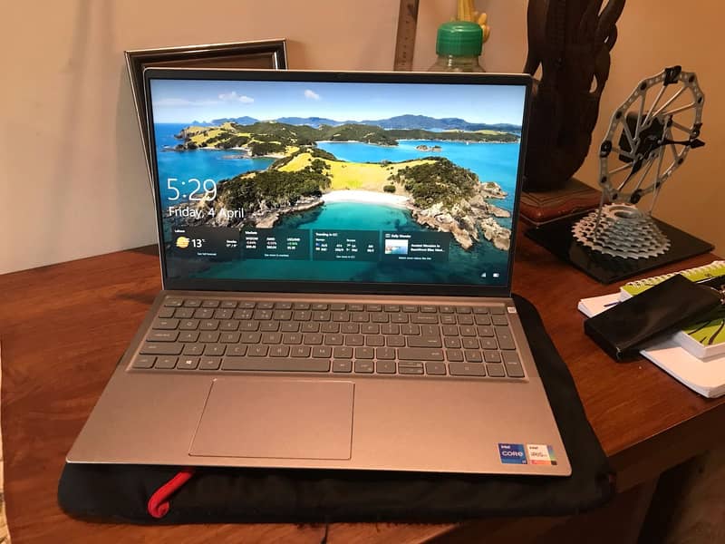 Dell Inspiron 15 5510 Processor 11th Gen Intel(R) Core(TM) i7-11390H 1