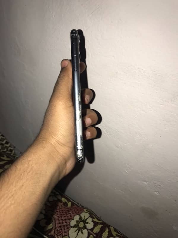 IPhone 11 iCloud locked 3