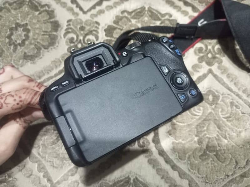 CANON 200D (mint condition) with 2 lenses premium 0