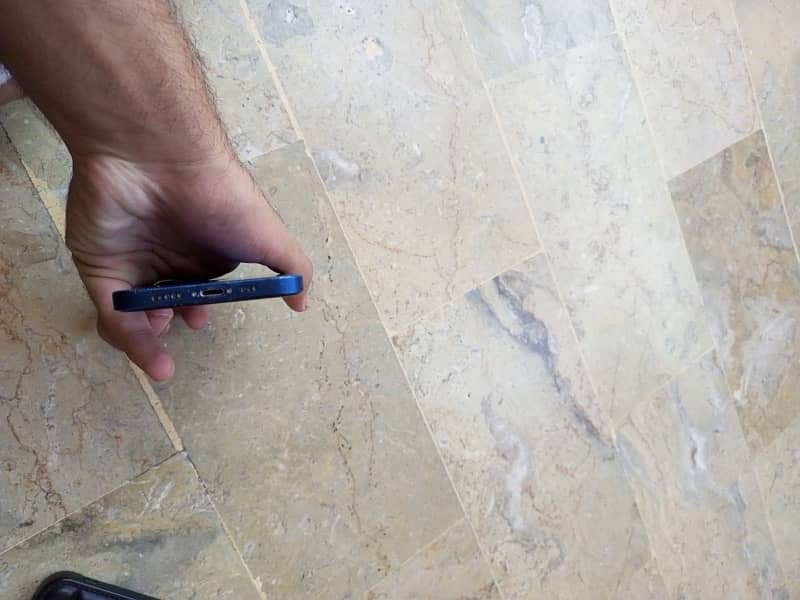 Iphone 12 condition 10/10 9
