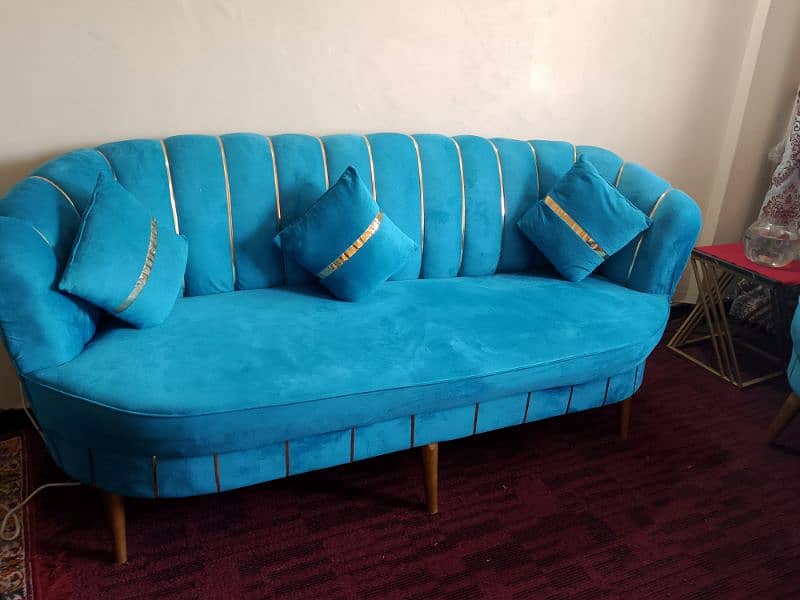 5 month use sofa set. . 1