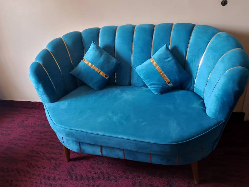 5 month use sofa set. . 3