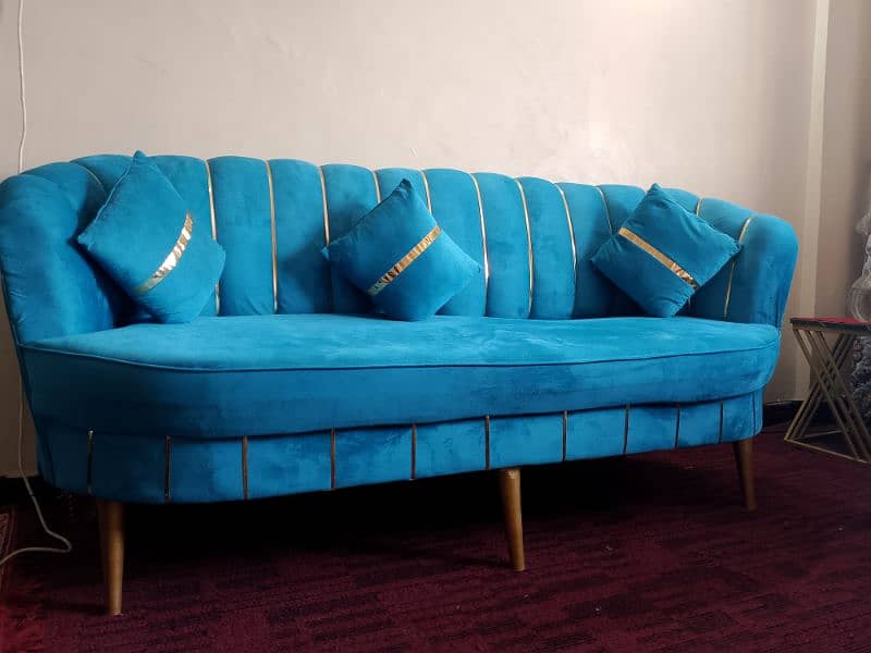 5 month use sofa set. . 4