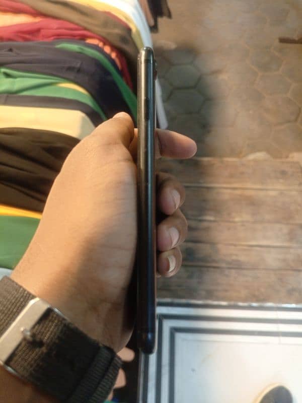 IPhone 7 Non PTA 4