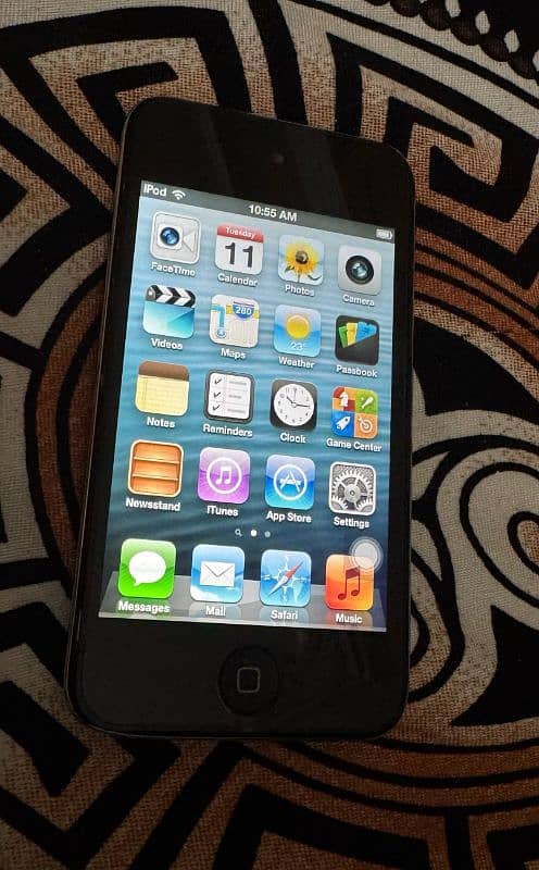 Apple ipod Touch with Box and Cable 1
