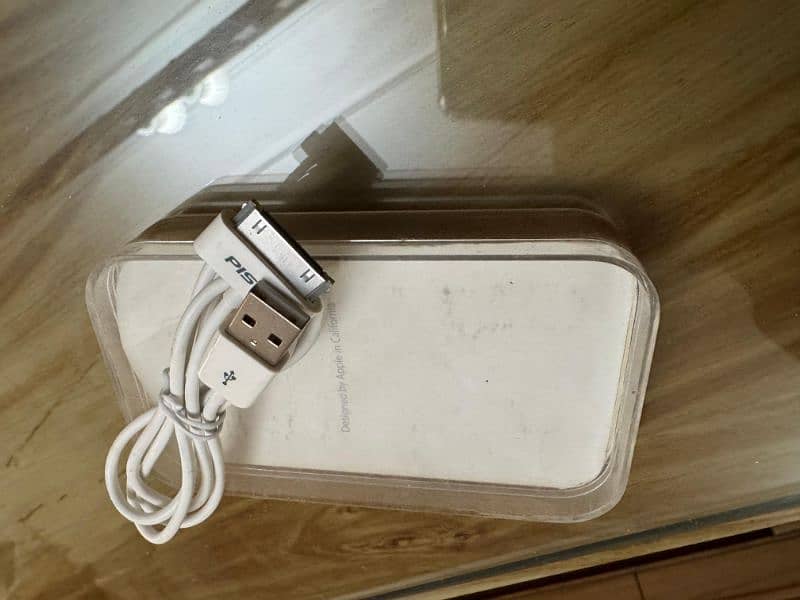 Apple ipod Touch with Box and Cable 6