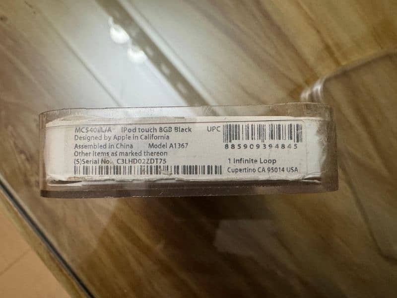 Apple ipod Touch with Box and Cable 8
