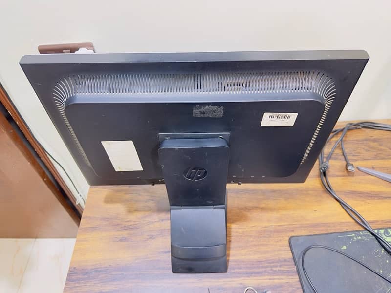 HP Compaq LA2405X 24-inch LED Widescreen Monitor 3