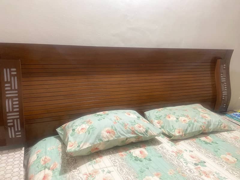 Wooden bed set in good condition 0