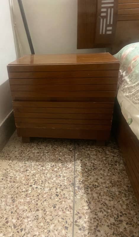 Wooden bed set in good condition 2