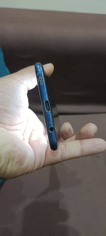 i am selling Samsung C7 pro android mobile phone with box 2