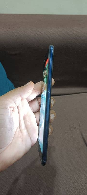 i am selling Samsung C7 pro android mobile phone with box 4