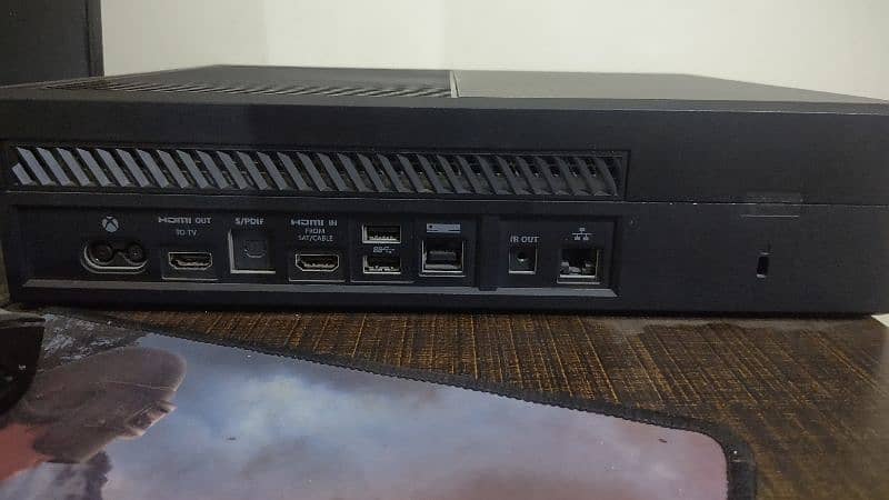 Xbox one 500 GB with one controller condition 10/10 phone#03164055534 6