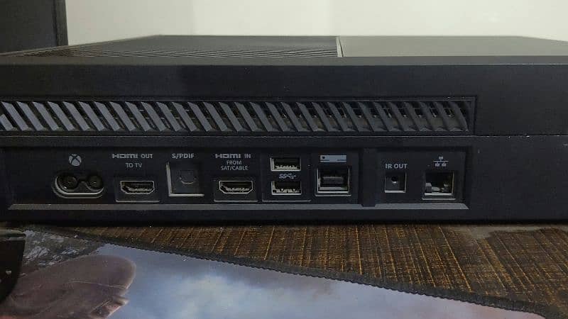 Xbox one 500 GB with one controller condition 10/10 phone#03164055534 7