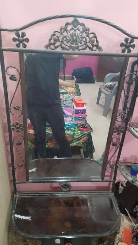 mirror stand 0