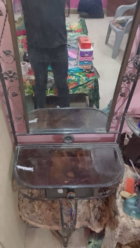 mirror stand 1