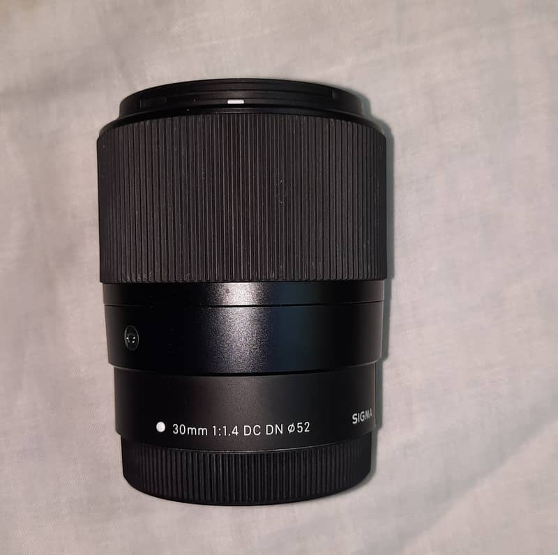 Sigma 30mm f/1.4 DC DN Contemporary Lens (Canon EF-M) 1
