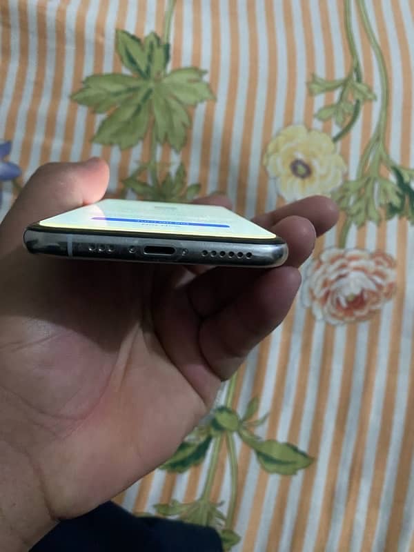 iphone xs 256Gb white pta Approved 4