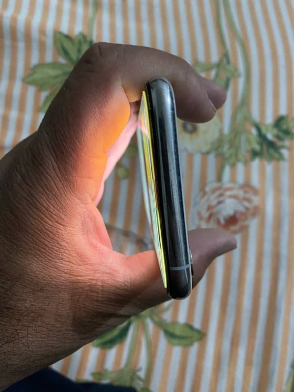 iphone xs 256Gb white pta Approved 6